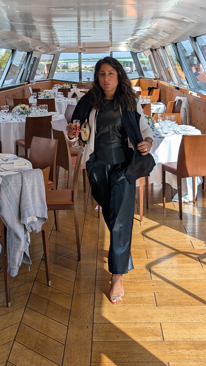 Marie-Laure sur le bateau pendant le mariage